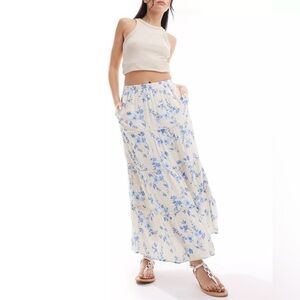 Hollister Cream & Blue Floral Tiered Maxi Skirt with Pockets - Size XL